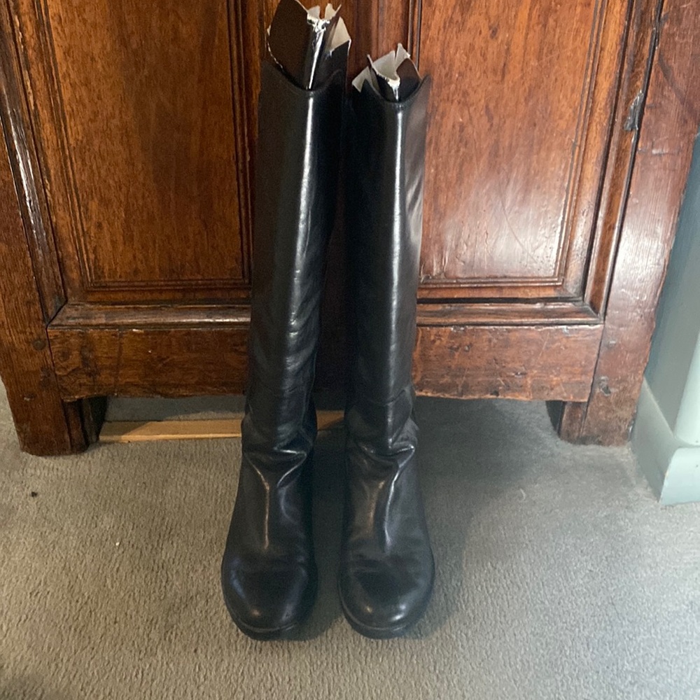Nike air black and suede boots.